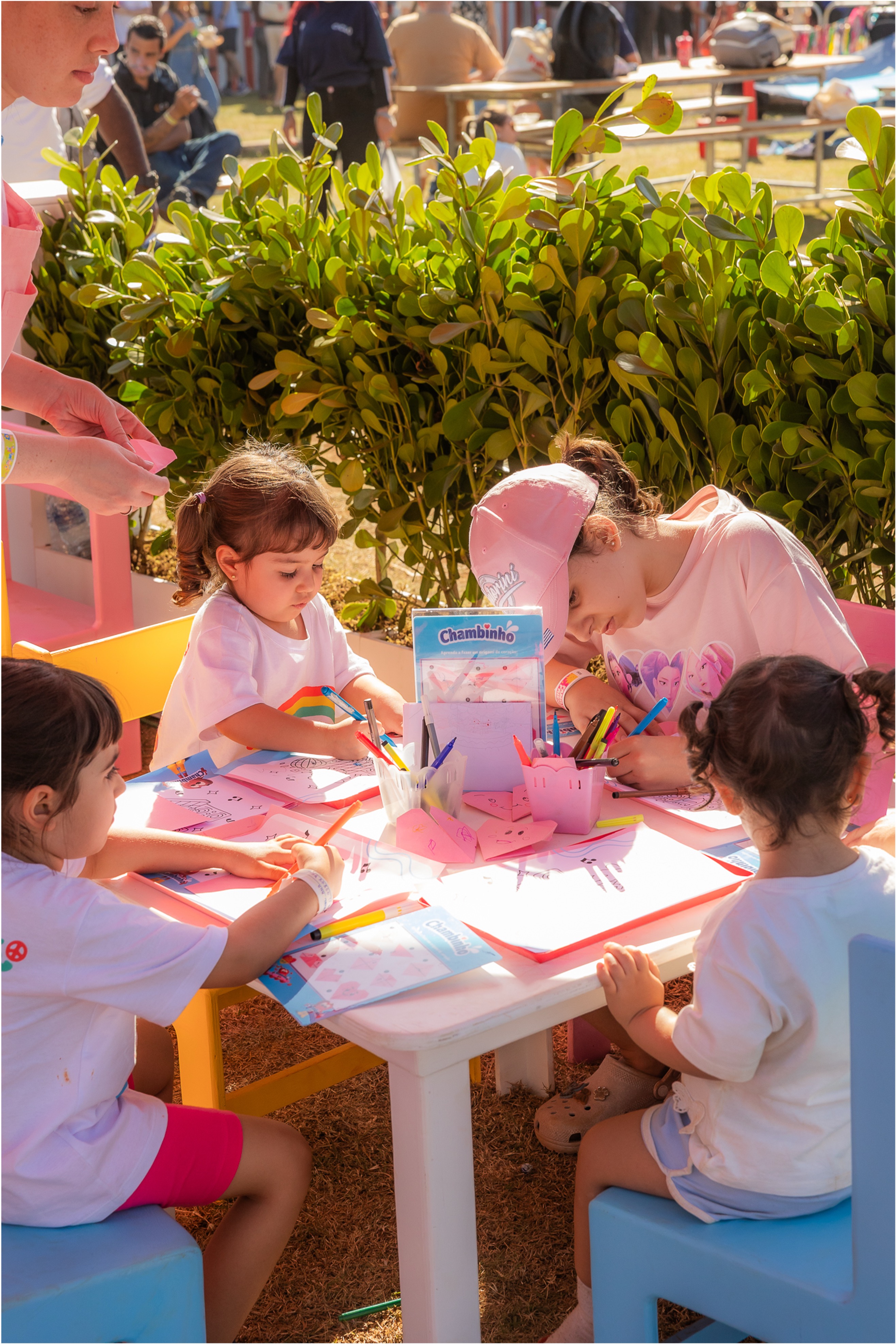 Children taking part in a Chambinho coloring activity